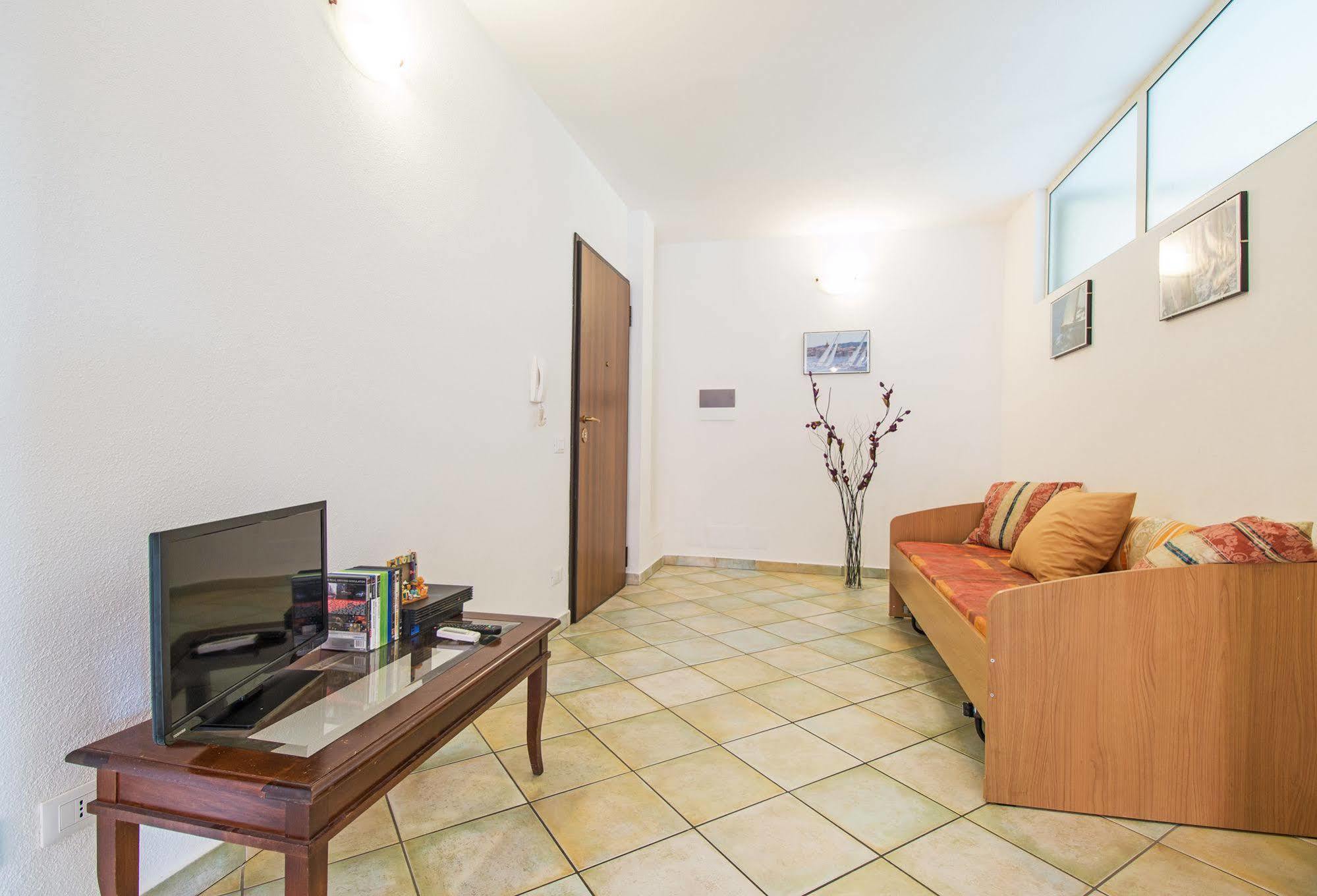 Residenza Maria Antonia - Private Apartment Orosei Exterior foto